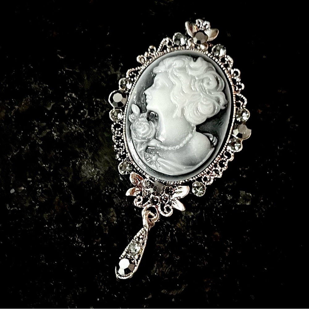 Victorian Cameo Brooch